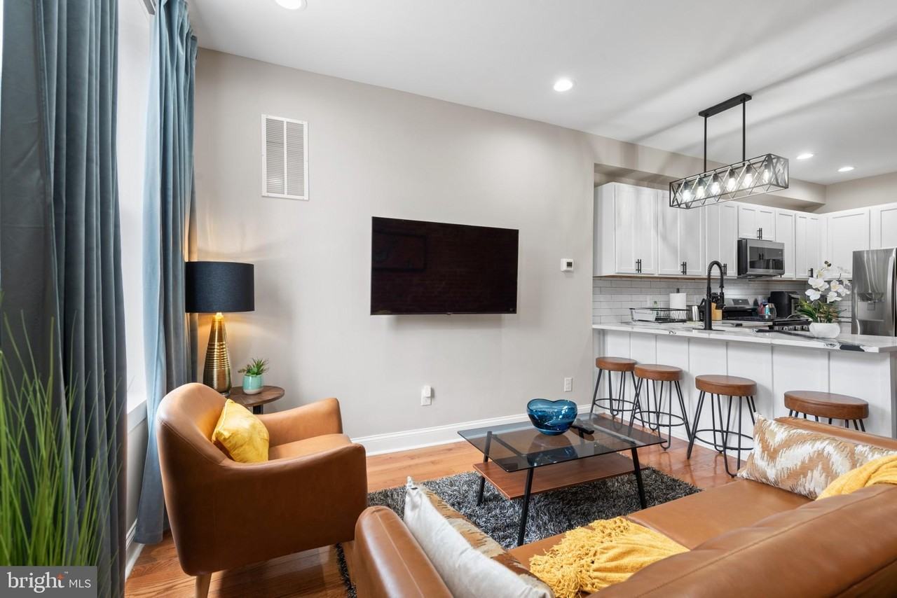 2235 E Chase St - Photo 4 of 45