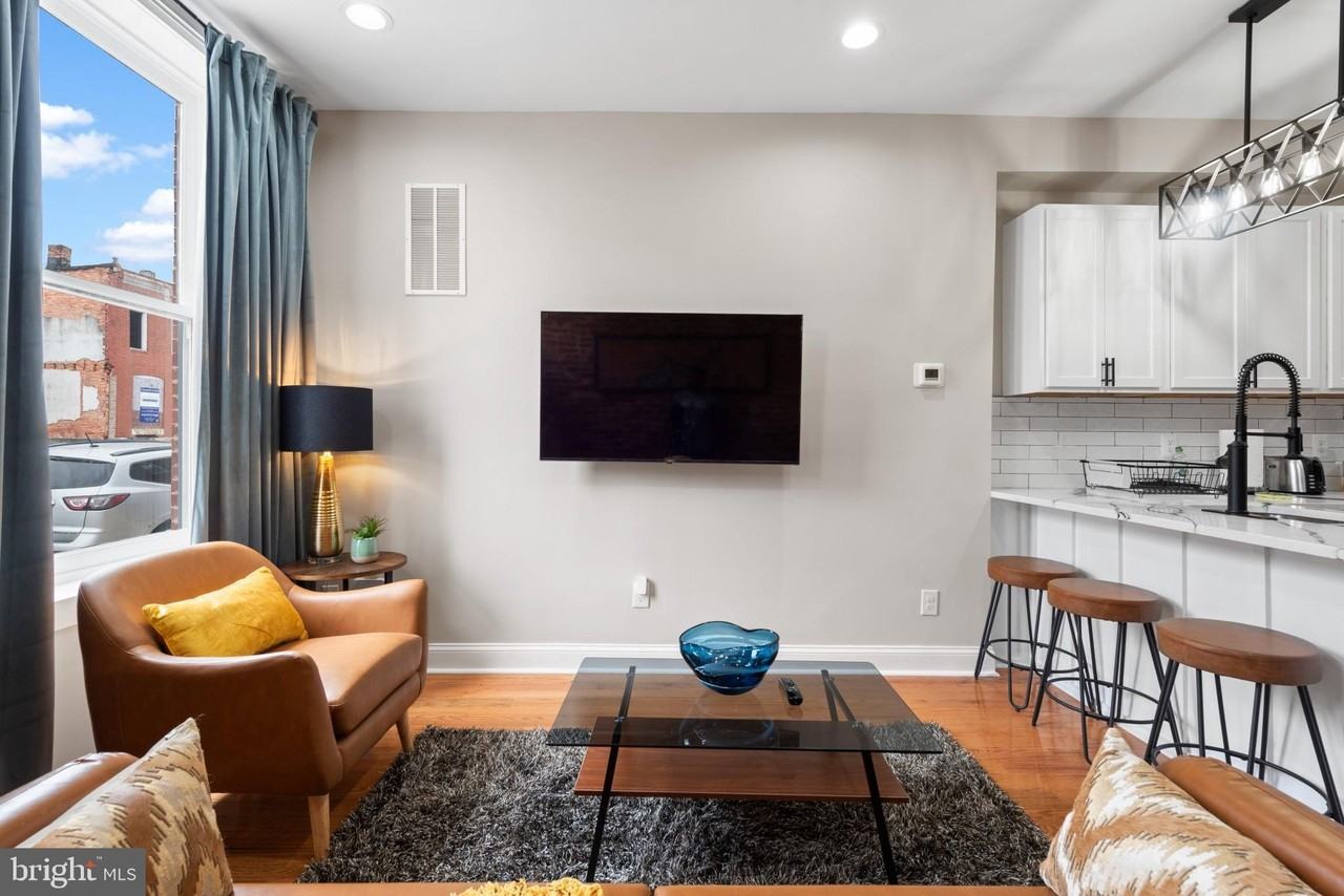 2235 E Chase St - Photo 5 of 45