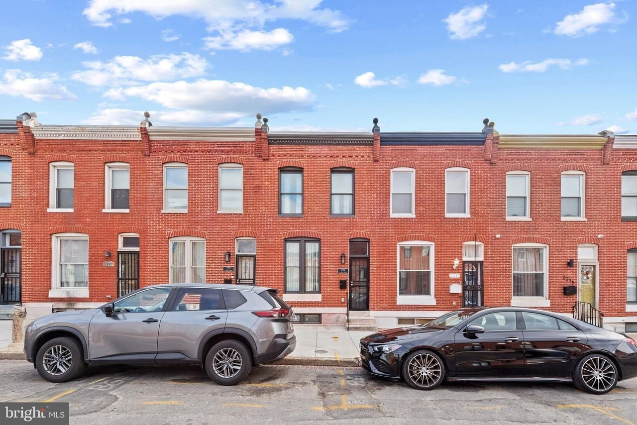 2219 E Chase St - Photo 3 of 50