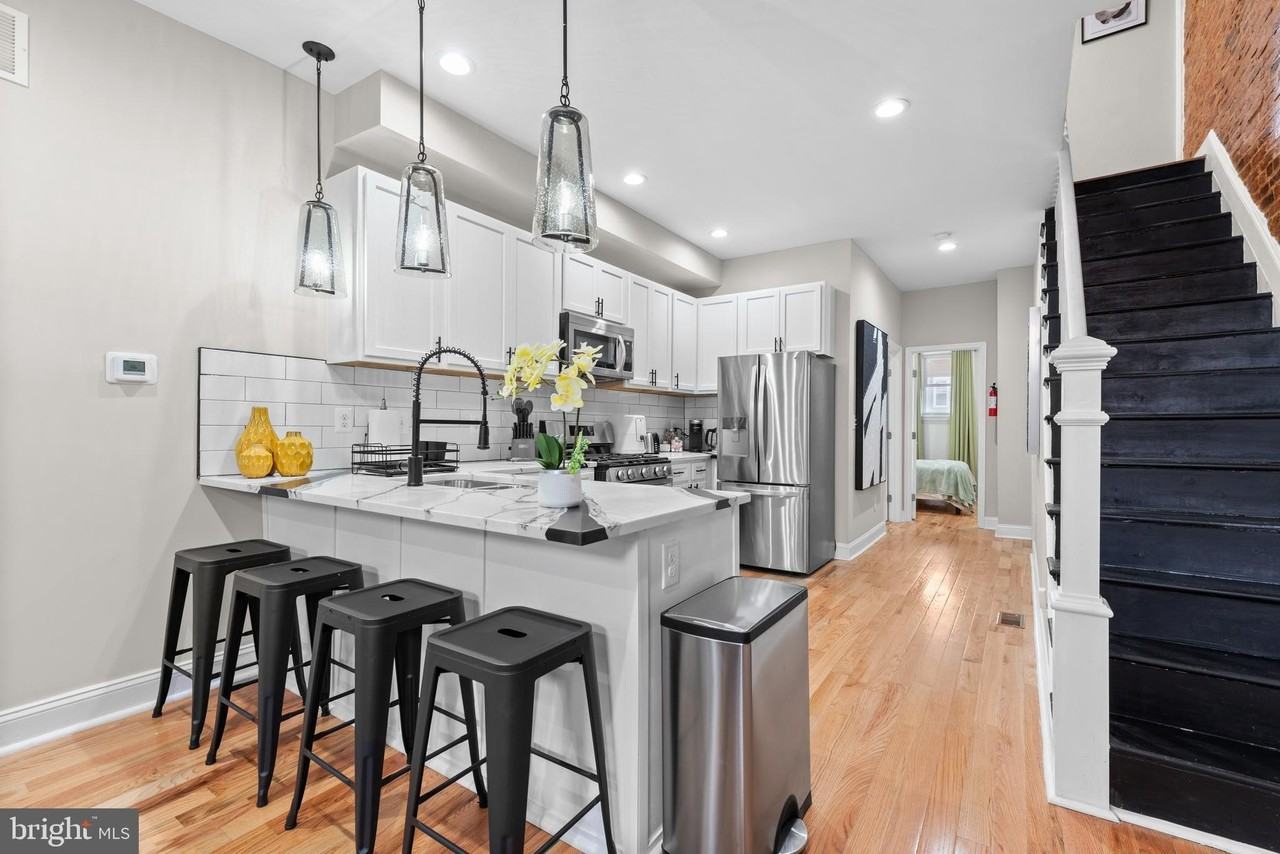 2219 E Chase St - Photo 5 of 50