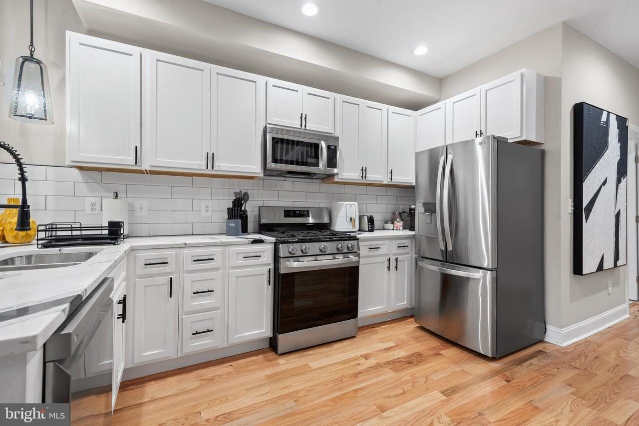 2219 E Chase St - Photo 6 of 50