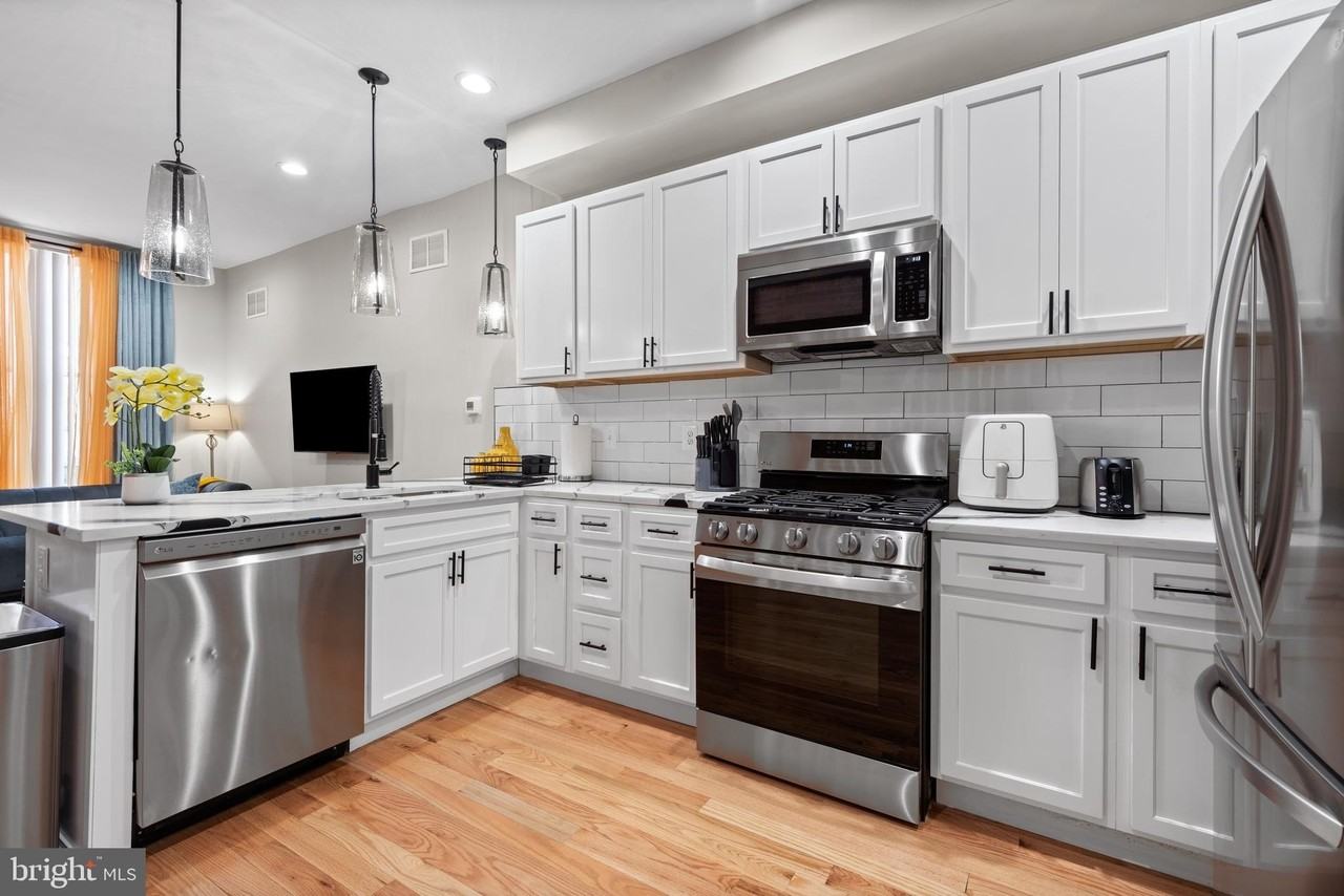 2219 E Chase St - Photo 7 of 50