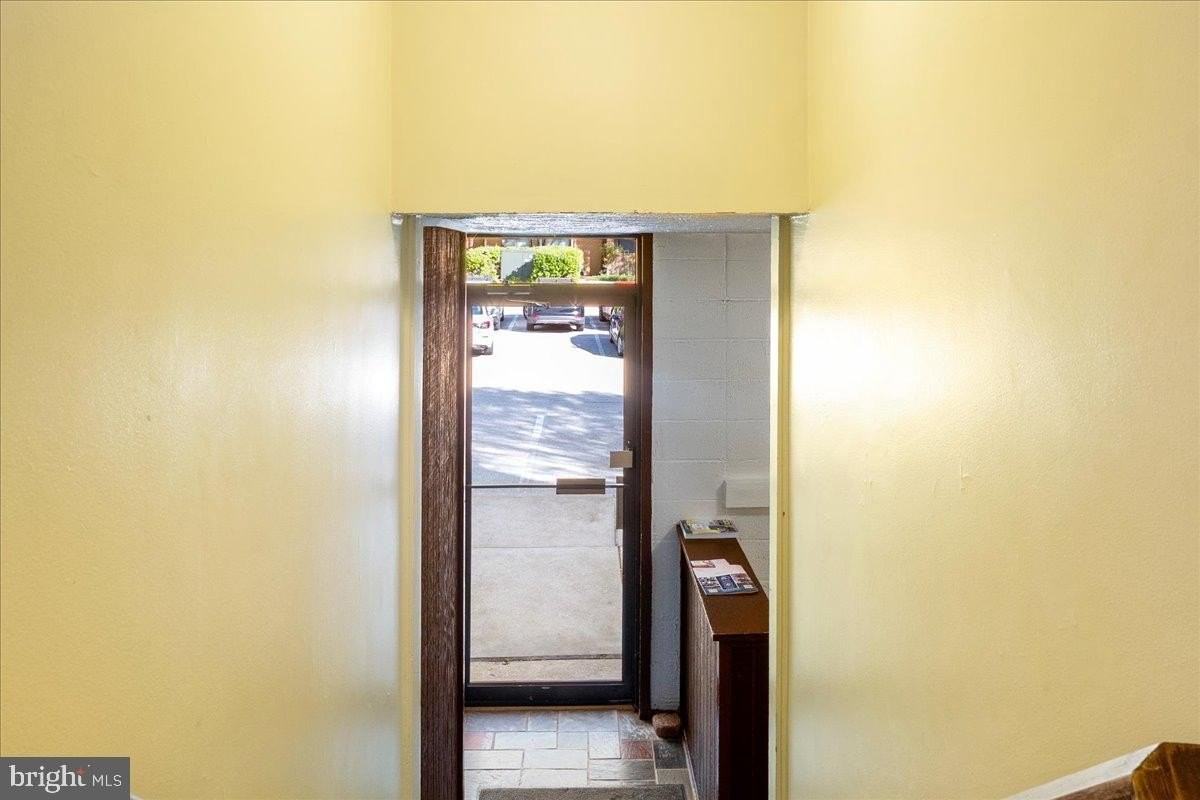 1701 Mount Washington Ct #D - Photo 3 of 12