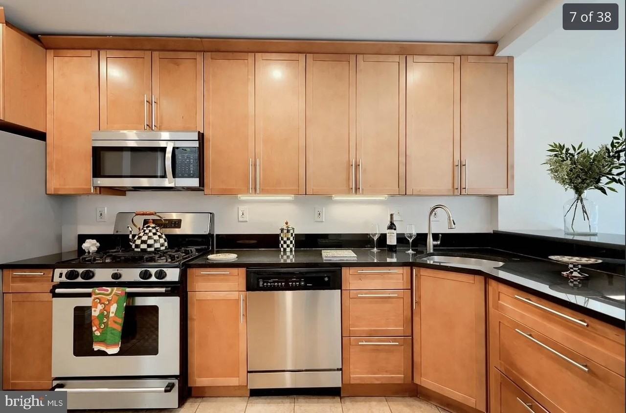 1026 Riverside Ave - Photo 4 of 30