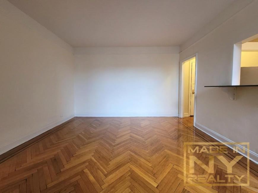 2574 33rd St - Photo 3 of 7