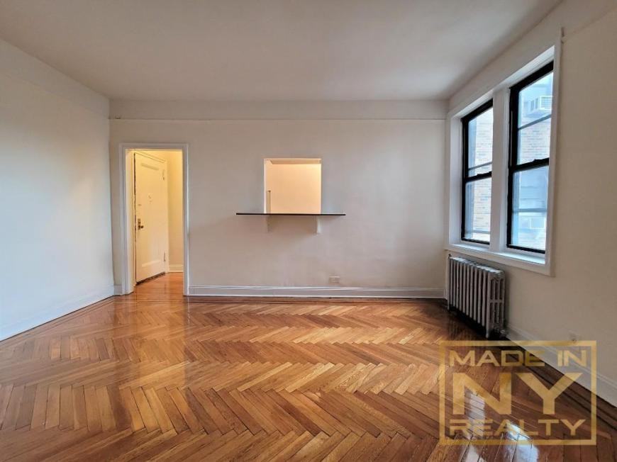 2574 33rd St - Photo 4 of 7