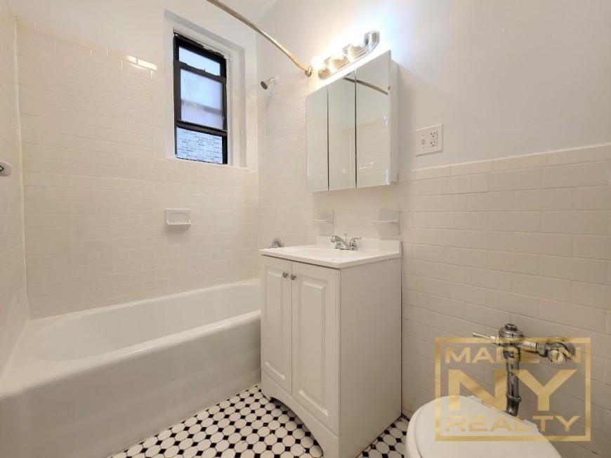 2574 33rd St - Photo 5 of 7