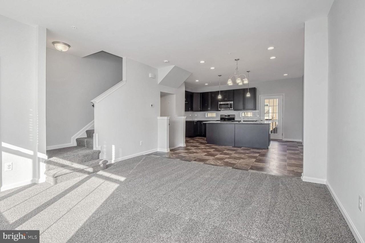 1057 Flint Ct - Photo 2 of 14