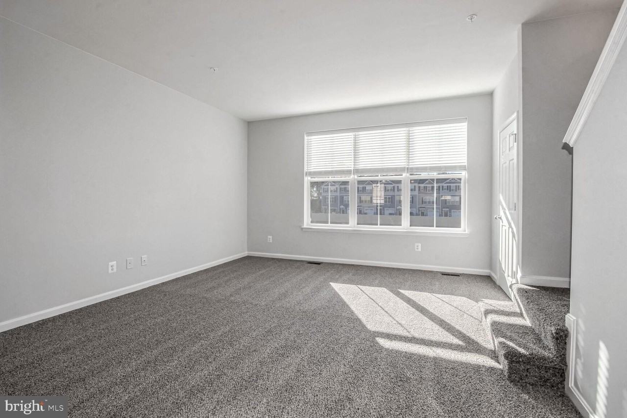 1057 Flint Ct - Photo 3 of 14