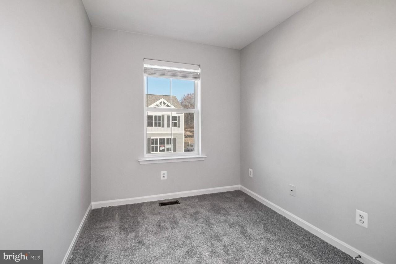 1057 Flint Ct - Photo 5 of 14