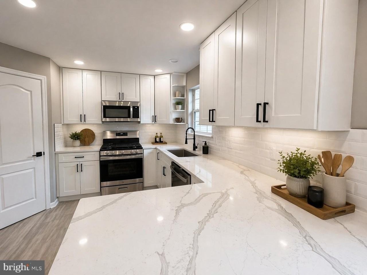 9016 Lake Largo Dr - Photo 3 of 16