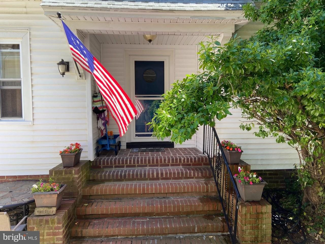 7103 Ventnor Ave - Photo 3 of 34