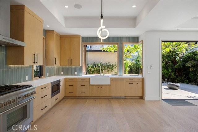 1120 7th St - Photo 4 of 6