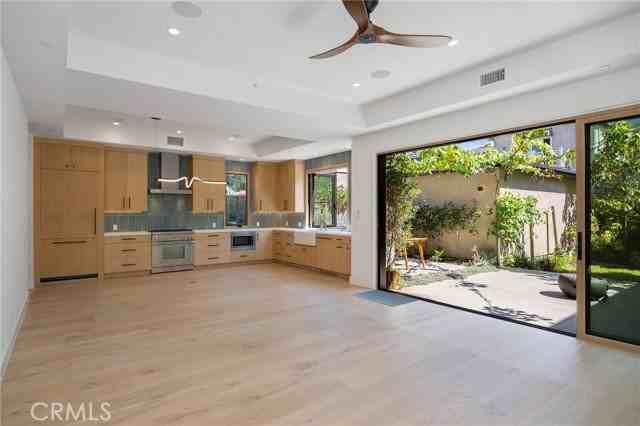 1120 7th St - Photo 5 of 6