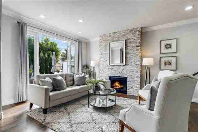 315 Flint Ave - Photo 3 of 8