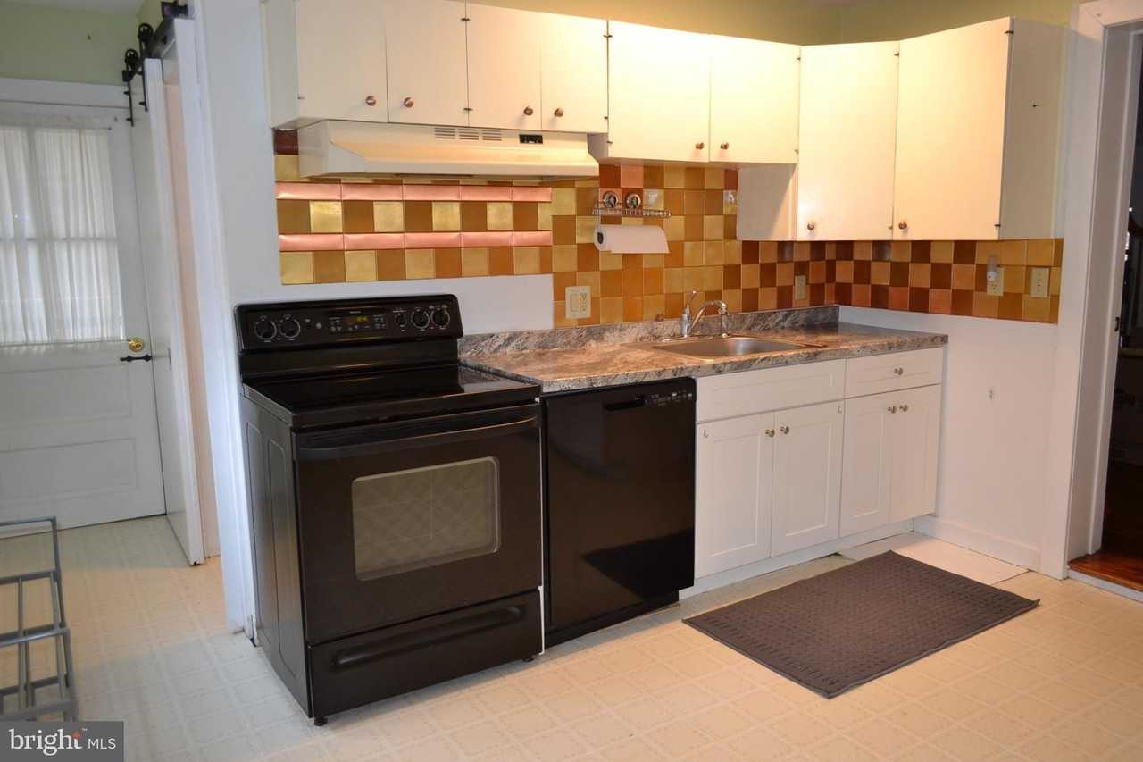 7340 Ferry Rd - Photo 7 of 31