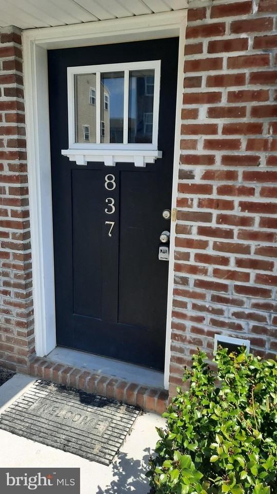 837 Admirals Quay Dr - Photo 2 of 16