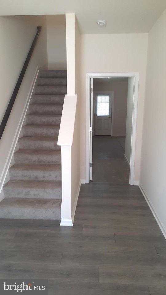 837 Admirals Quay Dr - Photo 3 of 16