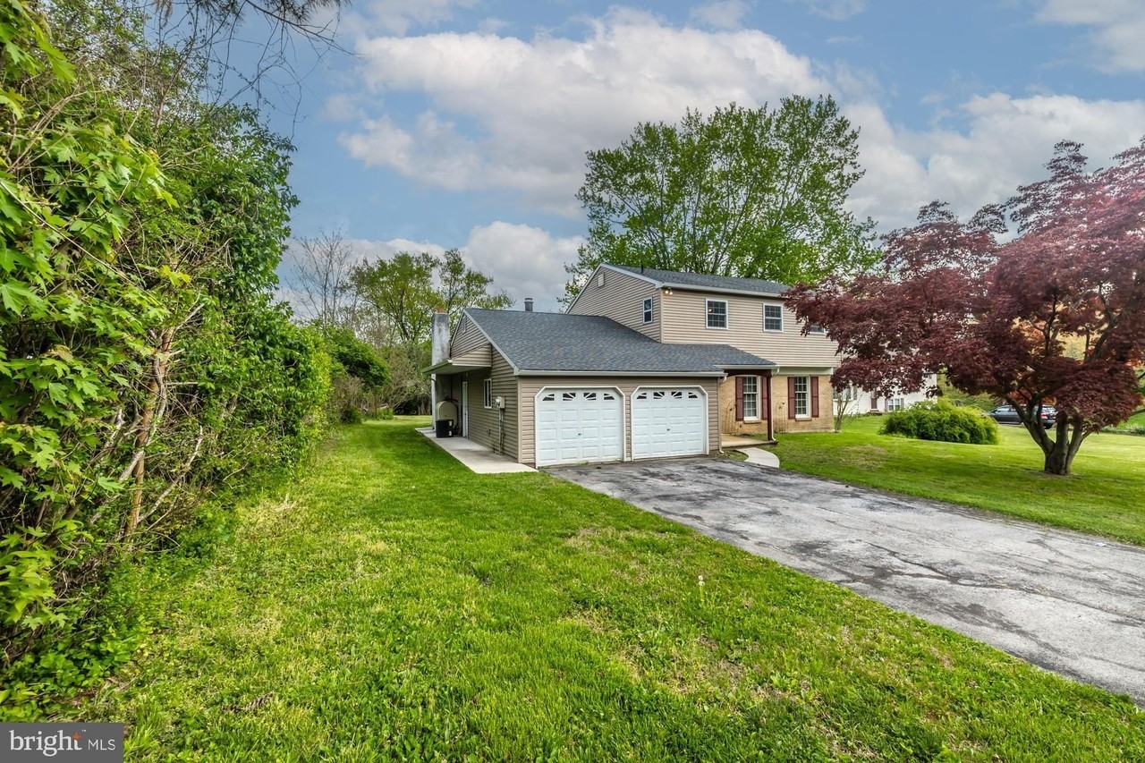 3204 Norma Dr - Photo 3 of 48