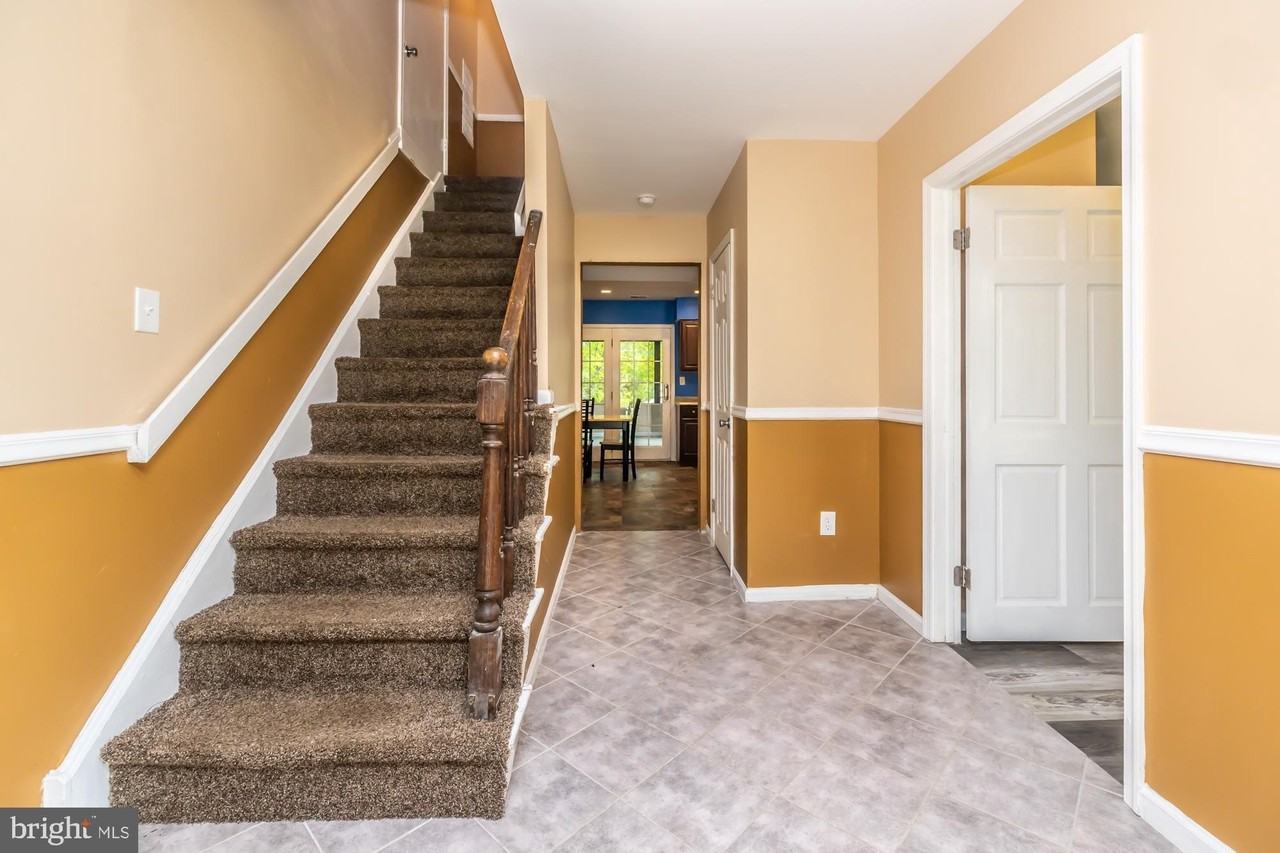 3204 Norma Dr - Photo 4 of 48