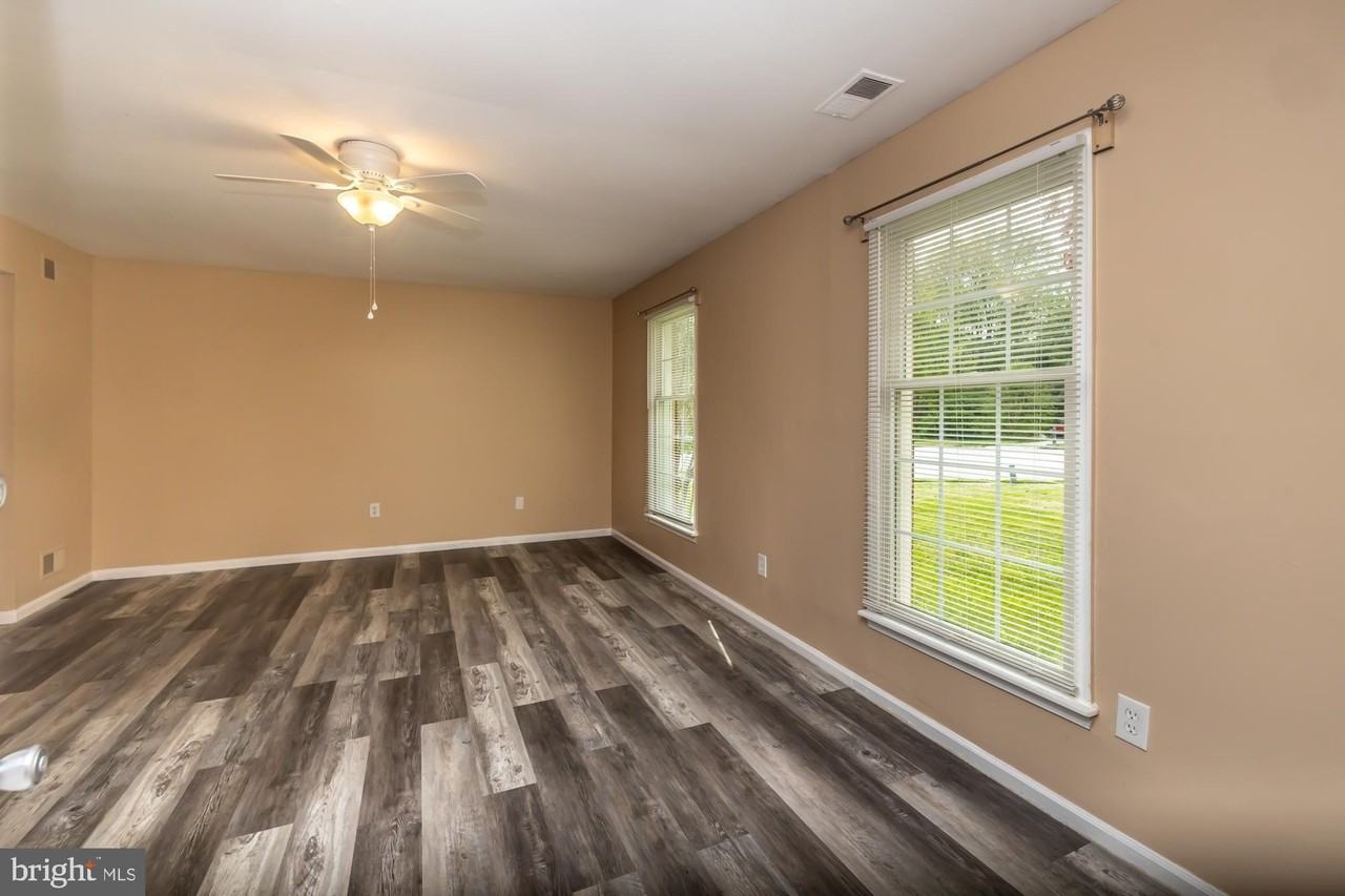 3204 Norma Dr - Photo 5 of 48
