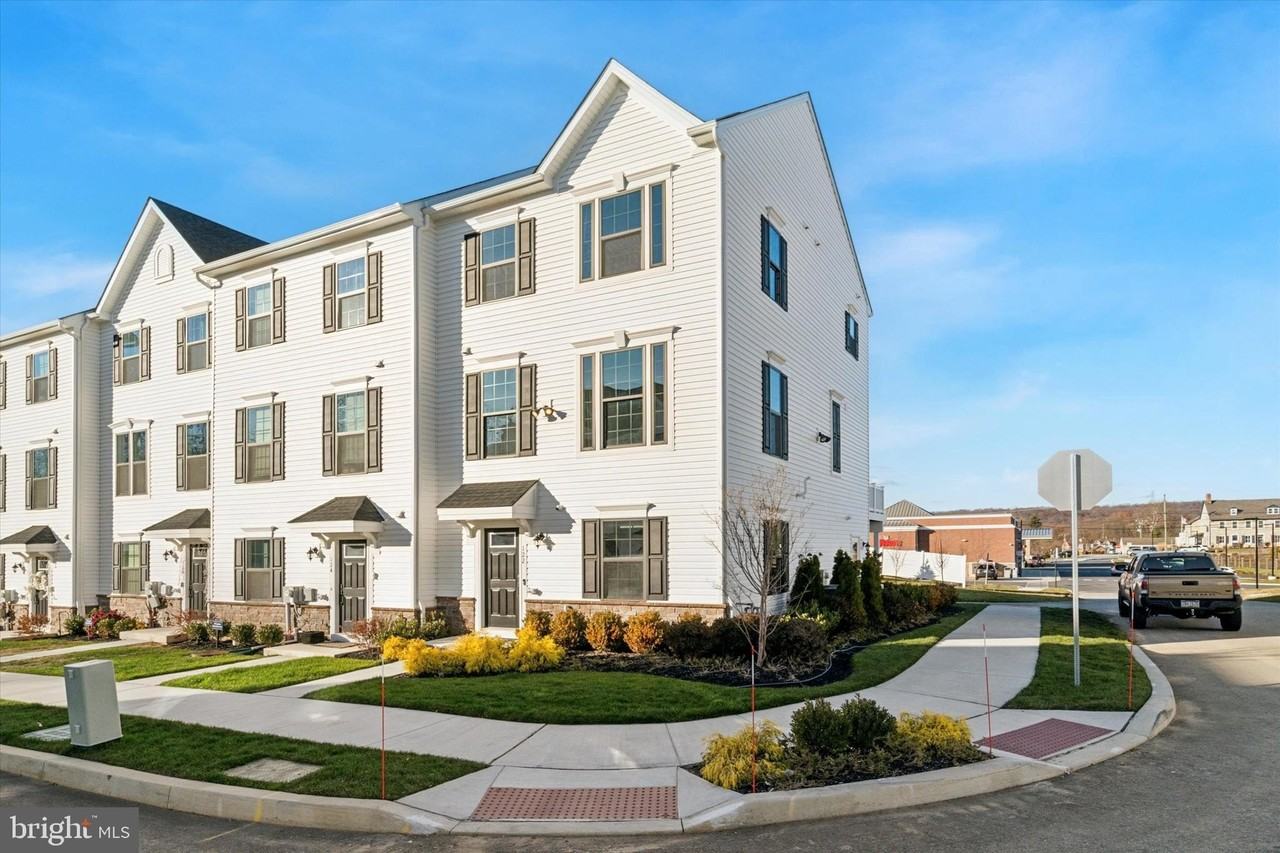 122 Arcadia Way - Photo 2 of 25