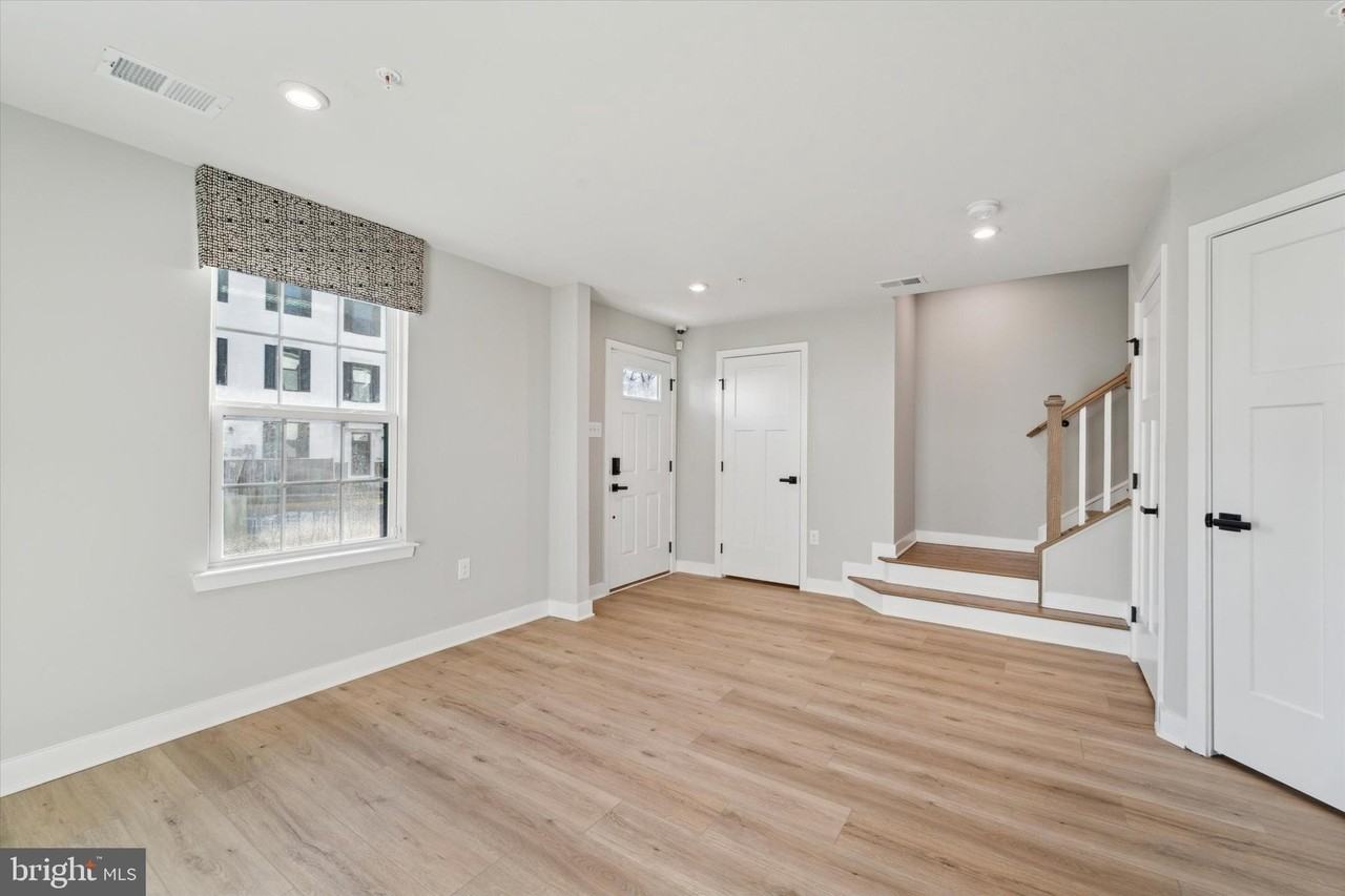 122 Arcadia Way - Photo 3 of 25