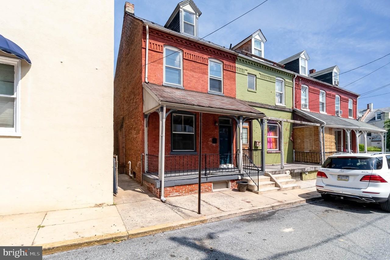 549 Spruce St - Photo 3 of 29