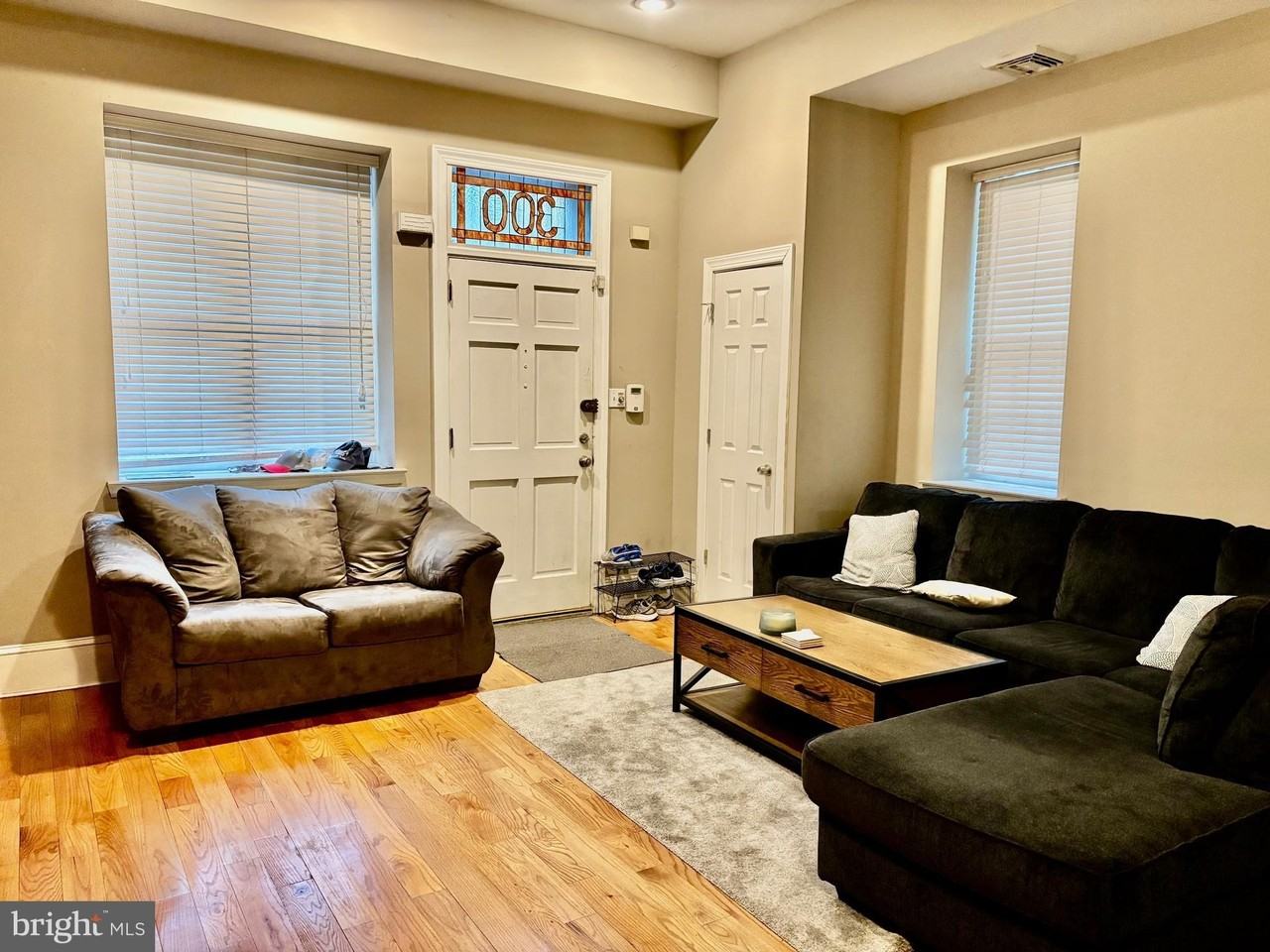 300 Lombard St - Photo 3 of 14