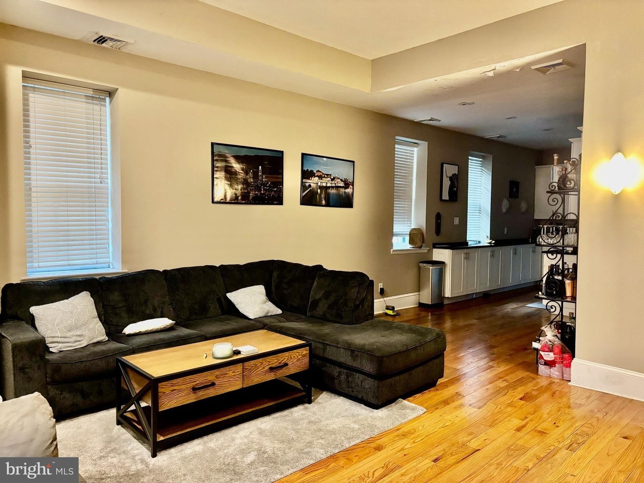 300 Lombard St - Photo 5 of 14