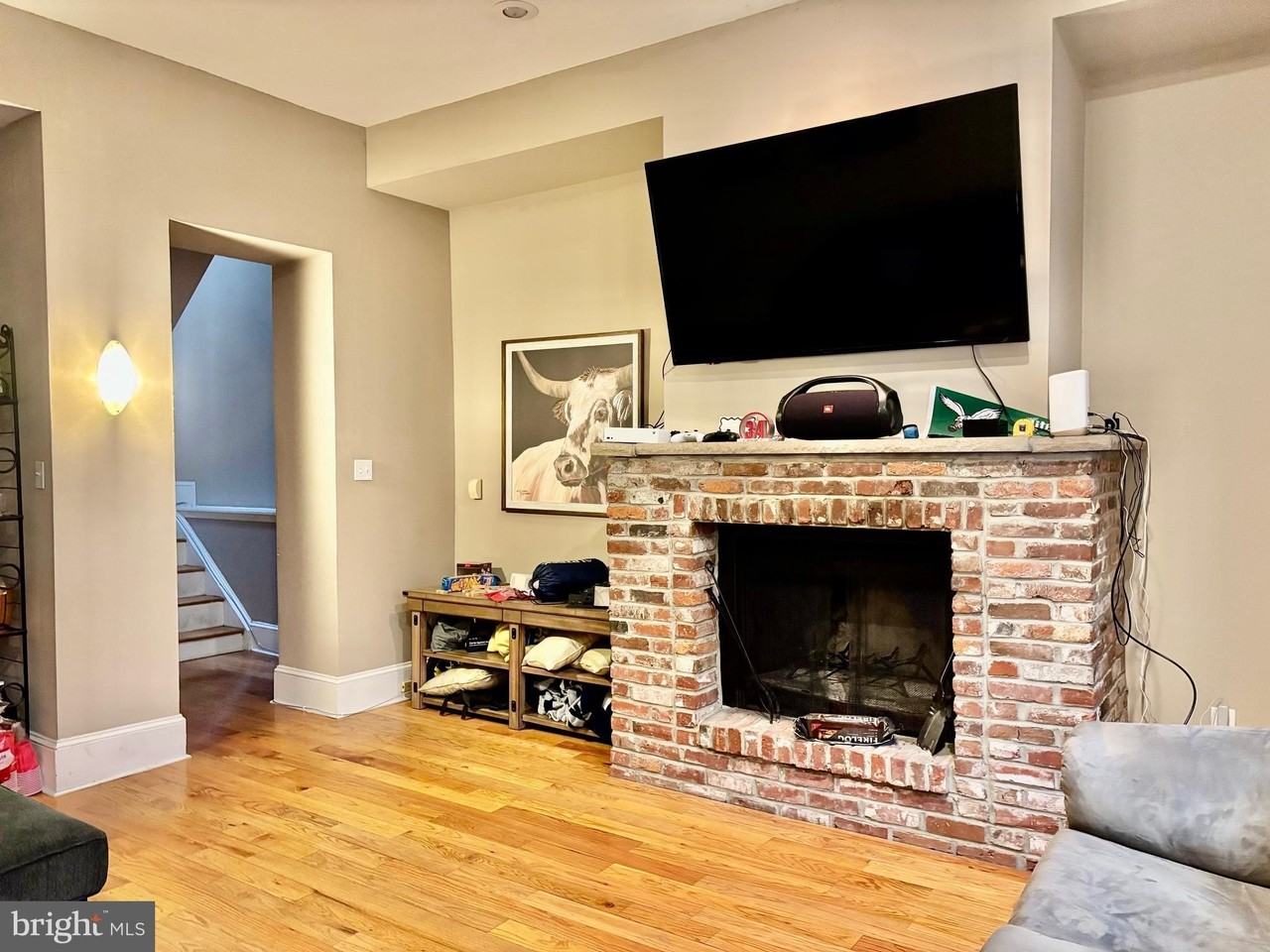 300 Lombard St - Photo 6 of 14