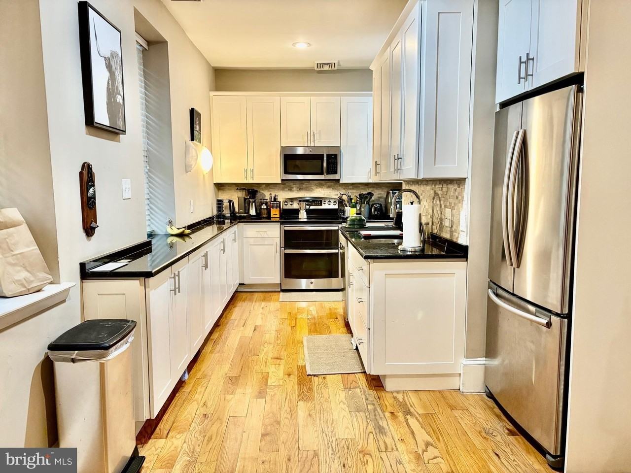 300 Lombard St - Photo 7 of 14