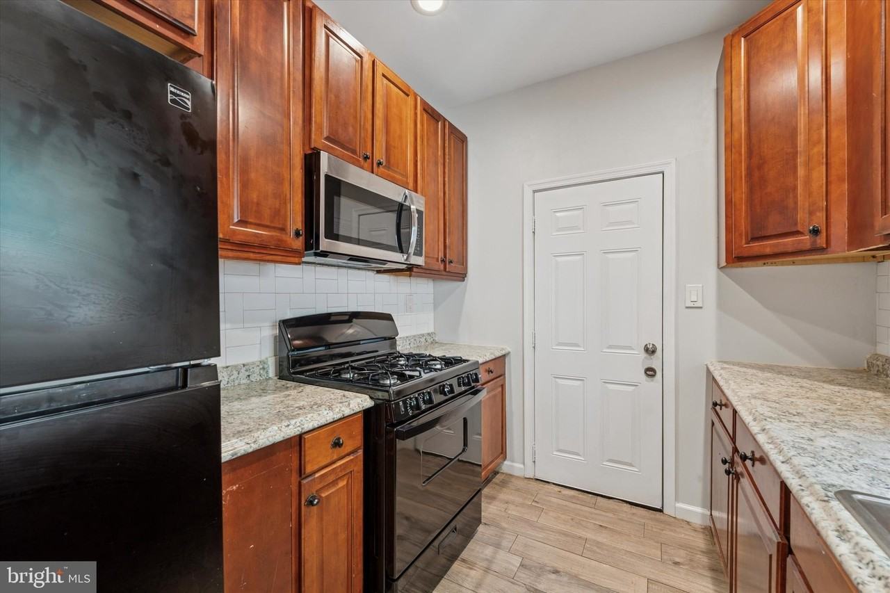 3957 Mount Vernon St - Photo 2 of 14