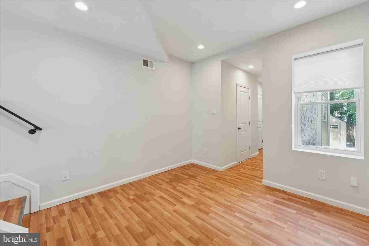 3957 Mount Vernon St - Photo 6 of 14