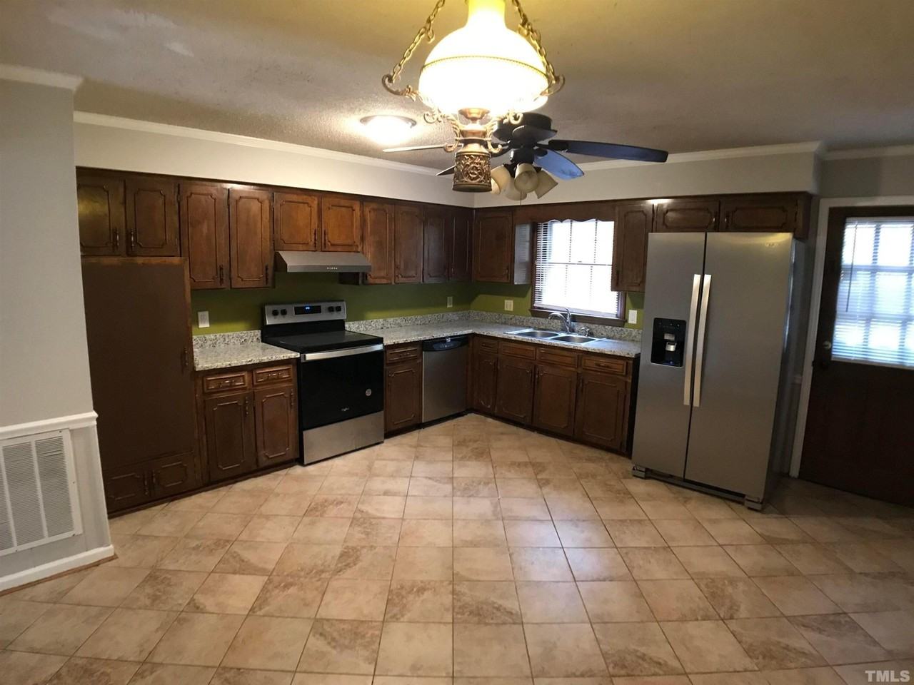 4004 Pepperton Dr - Photo 7 of 21