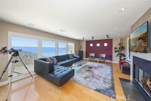 661 Nyes Pl - Photo 2 of 8