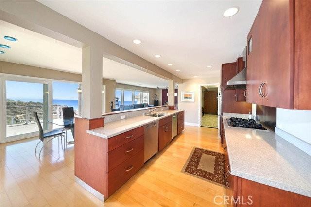 661 Nyes Pl - Photo 4 of 8