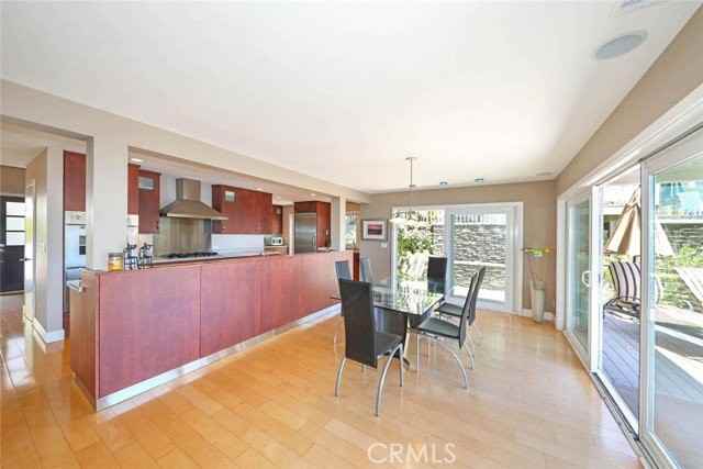 661 Nyes Pl - Photo 5 of 8