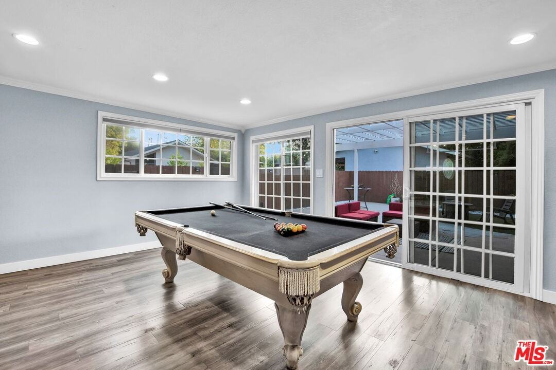 8345 White Oak Ave - Photo 3 of 8