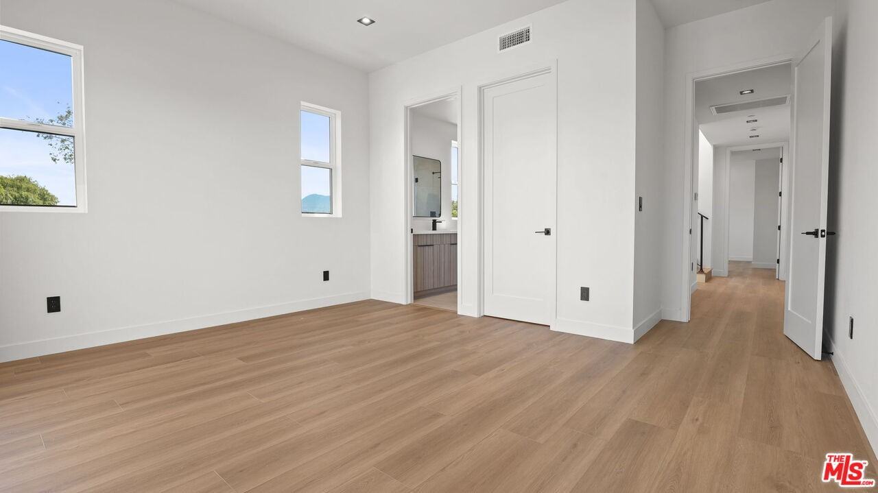 10844 Peach Grove St - Photo 2 of 8