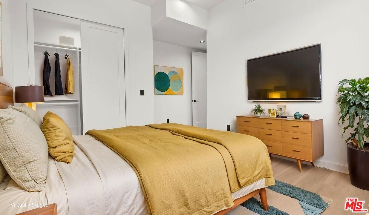 10844 Peach Grove St - Photo 3 of 8