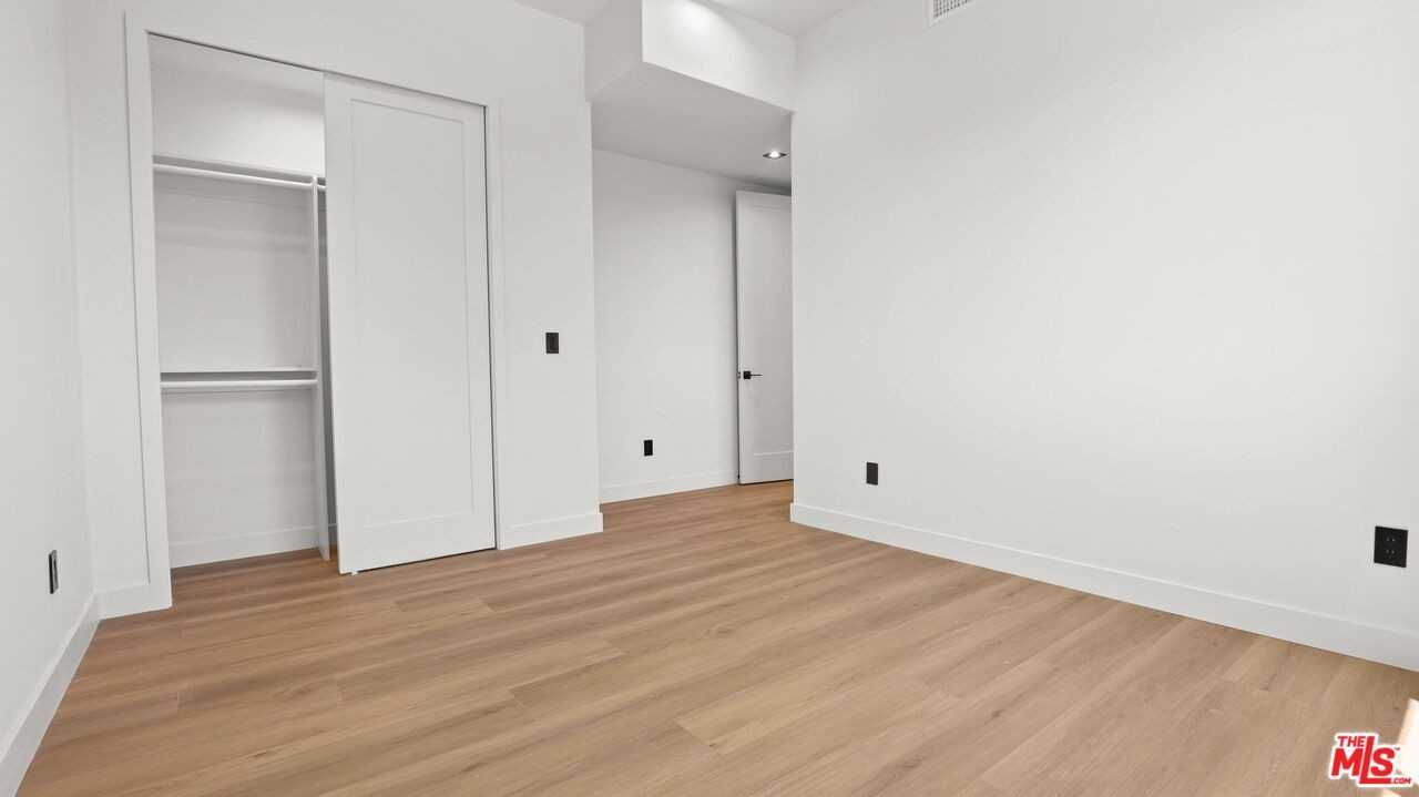 10844 Peach Grove St - Photo 5 of 8