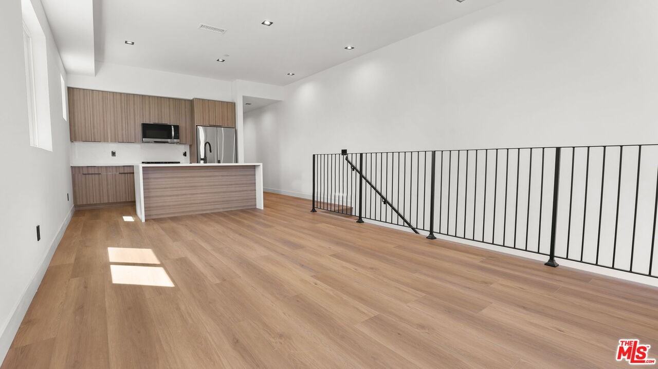 10844 Peach Grove St - Photo 7 of 8