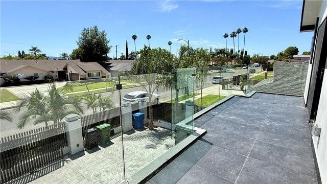 16015 Acre St - Photo 5 of 8