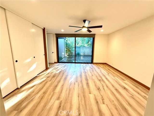 880 Gainsborough Dr - Photo 2 of 8