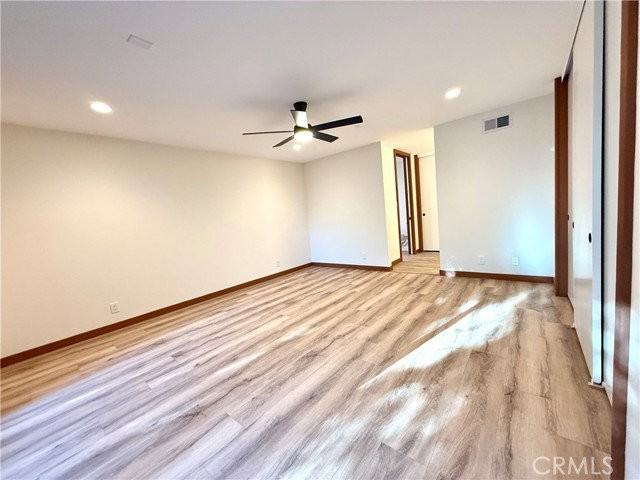 880 Gainsborough Dr - Photo 3 of 8