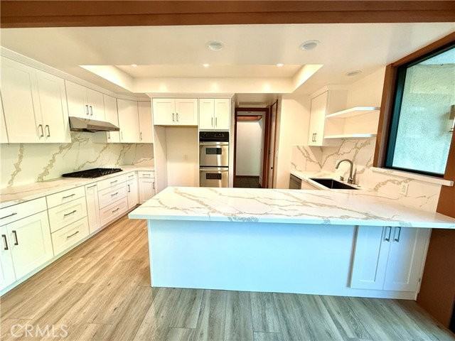 880 Gainsborough Dr - Photo 6 of 8