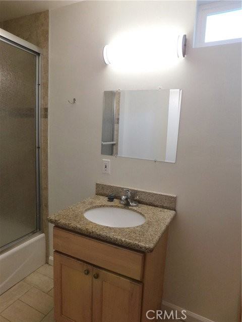 755 Valley View Ave #B - Photo 3 of 8