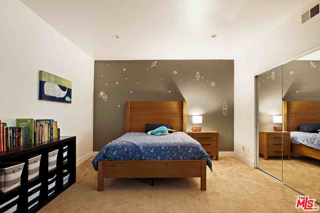 303 Mavis Dr - Photo 2 of 8