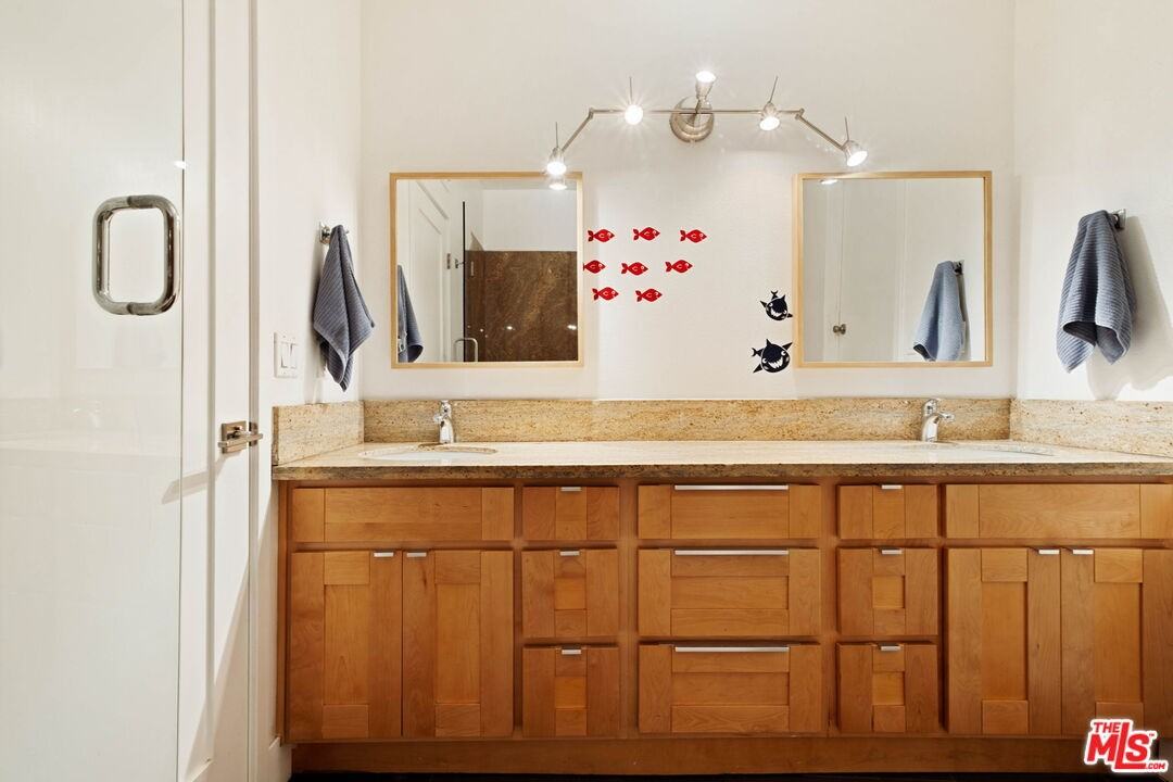 303 Mavis Dr - Photo 4 of 8